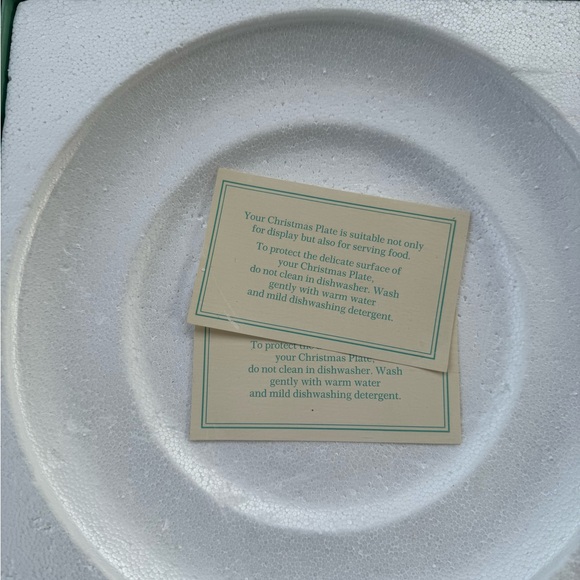 1973 "Christmas on the Farm" Avon Christmas 1st Edition Plate - Picture 3 of 6